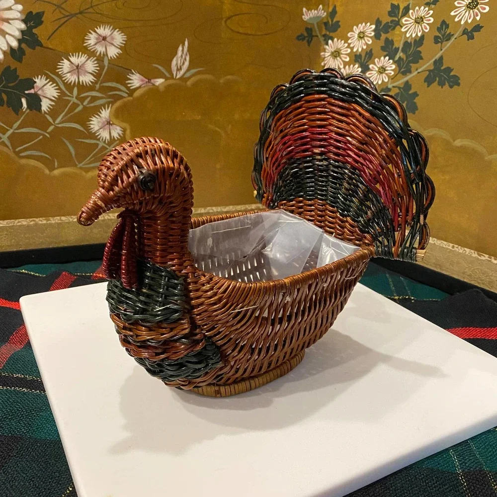 Glossy‎ Wicker Turkey Centerpiece Basket with Waterproof Lining